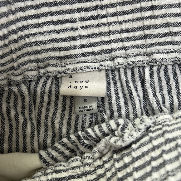 A new day grey & white woven striped shorts - Picture 3 of 4